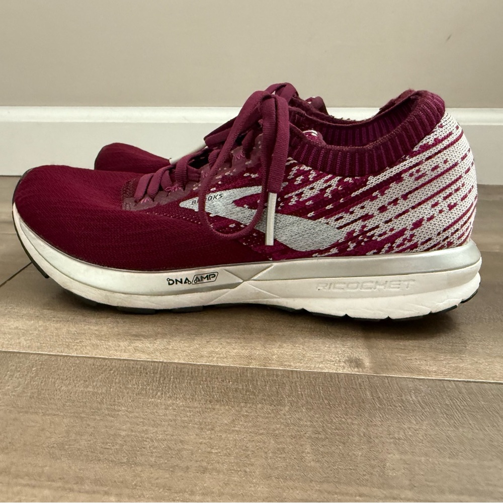 Brooks Ricochet DNA Tennis‎ Shoe Sneaker Energize Neutral Women's 7 Burgundy - Picture 2 of 11